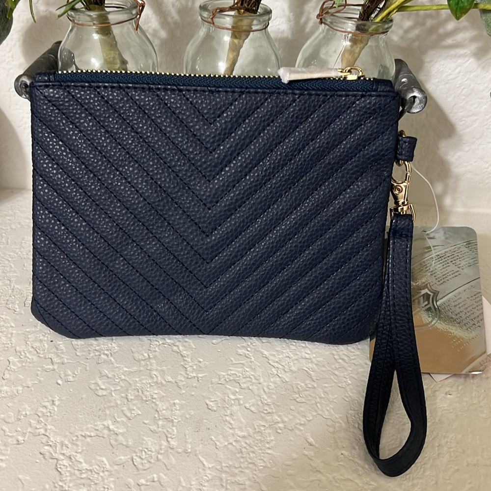 NWT Washington Capitals Penny, Vegan Leather Wristlet, Official Licensed NHL - Picture 7 of 8